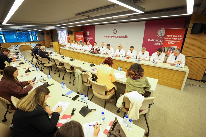 14 MAYIS BİLİMSEL ECZACILIK GÜNÜ BASIN AÇIKLAMASI “Sağlıklı Yaşamda Toplum Eczaneleri – Birinci Basamak Sağlık Hizmetlerinin Gücü: Eczacı”